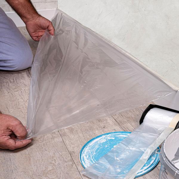 Abdeckfolie mit Klebeband auf Abroller – Reissfeste Malerfolie für Malerarbeiten & Renovierung – 33m x 0.55m – Schützt Möbel & Böden vor Farbflecken