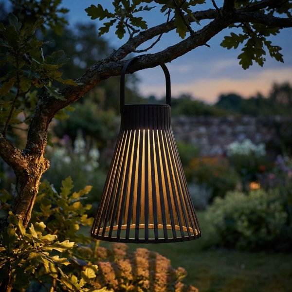 Solar Hängelampe schwarz (20x24cm) in stylischer Gitteroptik - Pendelleuchte im Industrial Look für stimmungsvolles Licht auf Balkon & Terrasse