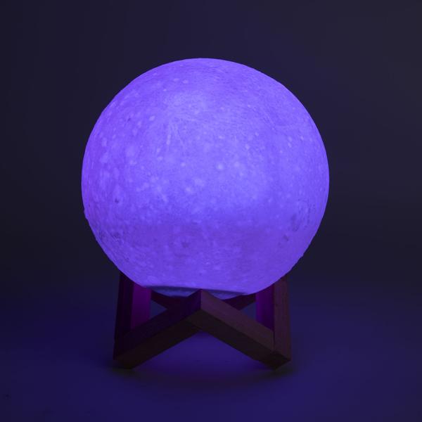 2er-Set Beeindruckende 3D Mond Dekorations- Lampe mit Holzständer, Touch-& Fernbedienung, 16 Farben, 5 Leuchtmodi, Akku, Ø 15 cm