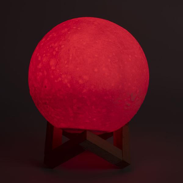 2er-Set Beeindruckende 3D Mond Dekorations- Lampe mit Holzständer, Touch-& Fernbedienung, 16 Farben, 5 Leuchtmodi, Akku, Ø 15 cm