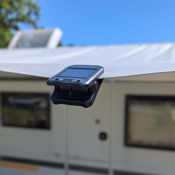 Solar-Klemmleuchte mit Bewegungssensor: 4 Modi, 2 Lichtfarben – Clip Lampe ideal für Balkon, Camping & Gartenzaun