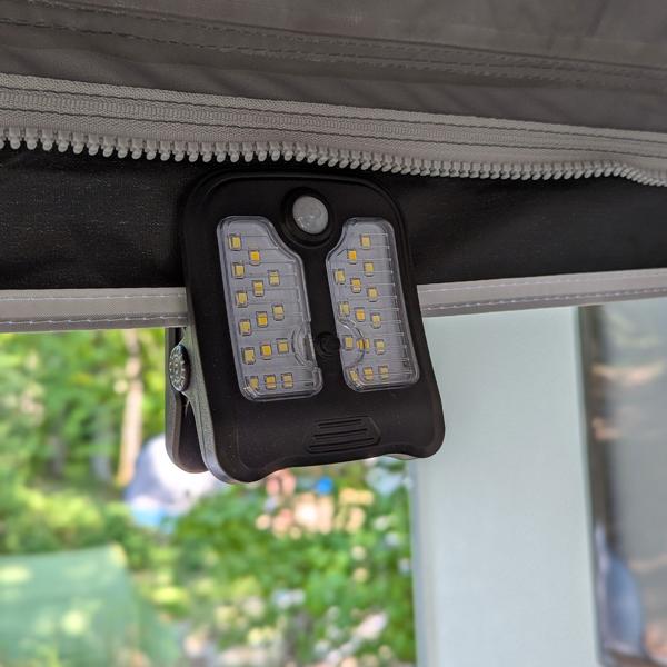 4er-Set Solar-Klemmleuchte mit Bewegungssensor und 4 Leuchtmodi und 2 Lichtfarben