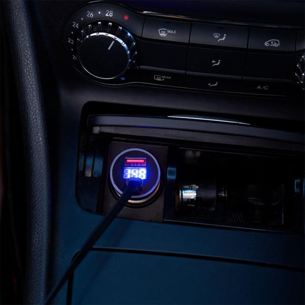 Dual Kfz-USB-Ladegerät 38W (USB-C PD & USB-A QC) – Schnellladestecker für Zigarettenanzünder mit digitaler Spannungsanzeige