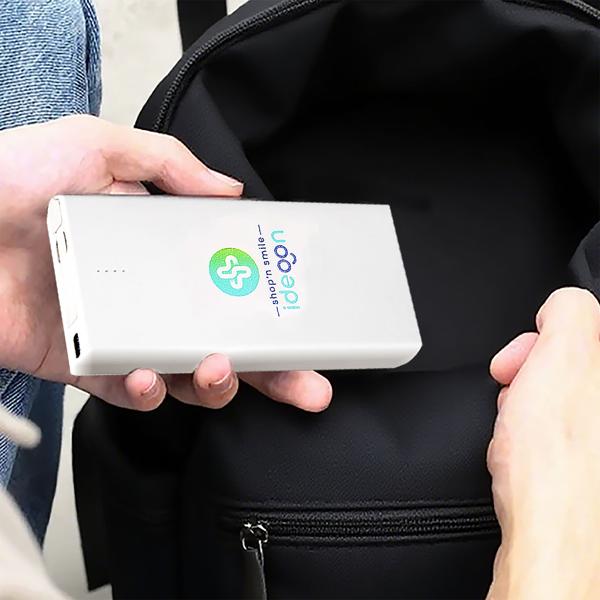 Kompakte Powerbank USB-C (4.000mAh) – Ultra-Slim Powerbank mit fest integriertem Kabel & Lightning Adapter – Mobiler Akku-Boost