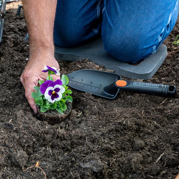 Gartenwerkzeug-Set 4-teilig - Optimale Pflanzenpflege, Blumenpflege & Gartengestaltung - Inkl. Kniematte, Blumenkelle, Gartenkralle, Schere