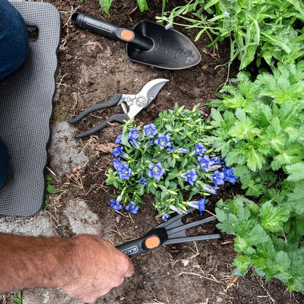 Gartenwerkzeug-Set 4-teilig - Optimale Pflanzenpflege, Blumenpflege & Gartengestaltung - Inkl. Kniematte, Blumenkelle, Gartenkralle, Schere