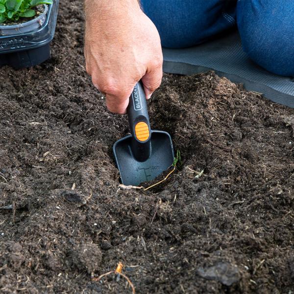 Gartenwerkzeug-Set 4-teilig - Optimale Pflanzenpflege, Blumenpflege & Gartengestaltung - Inkl. Kniematte, Blumenkelle, Gartenkralle, Schere