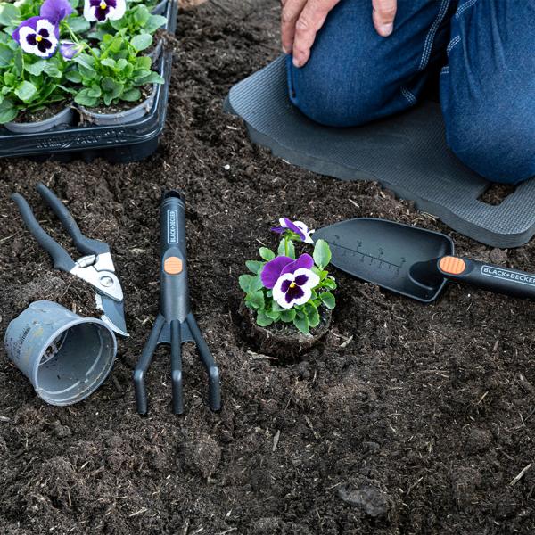 Gartenwerkzeug-Set 4-teilig - Optimale Pflanzenpflege, Blumenpflege & Gartengestaltung - Inkl. Kniematte, Blumenkelle, Gartenkralle, Schere