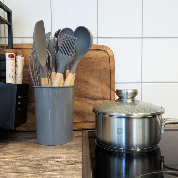 Elegantes 12-tlg. Küchenhelfer Set aus Silikon mit Holzgriff: Stilvolle Kochutensilien für jede Küche, Praktisch, hochwertig & ein echter Blickfang