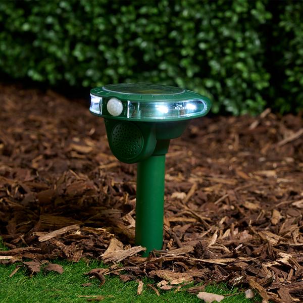 Effektiver Universal Ultraschall Solar Tiervertreiber (40m²) mit Blitzlicht: Vertreibt Hunde, Katzen & Wildtiere, schützt Ihren Garten effektiv