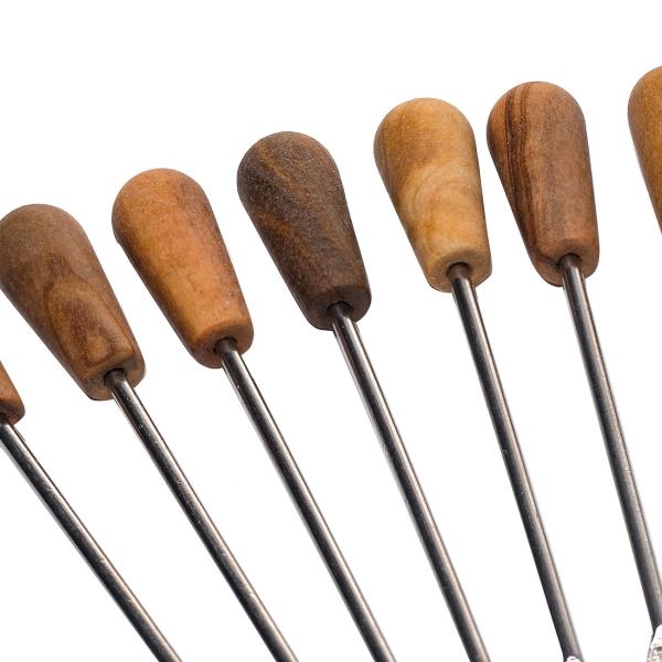 Tapas-Set aus Olivenholz - handgefertigte Schale 22 cm - 12 Snack- & Olivengabeln - robust, langlebig, kratzfest - 100% unbehandelt - Italien