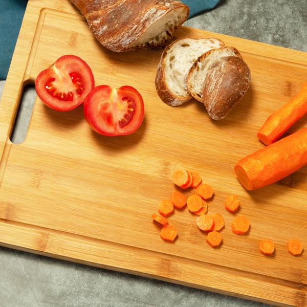 Bambus-Schneidebrett 40x30x1.8cm-Hygienisch-Antibakteriell-Messerschonend-Mit Saftrille & Griff-Nachhaltiges Küchenbrett für Obst & Gemüse-Servierplatte