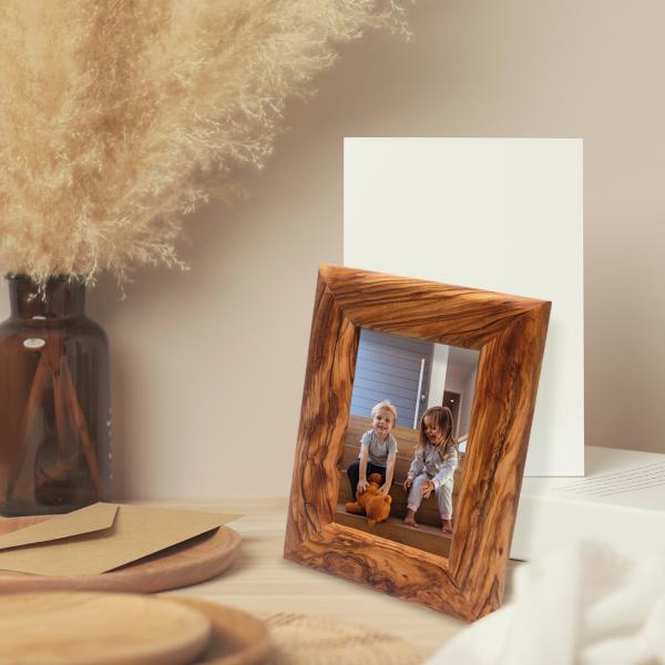 Rechteckiger Bilderrahmen aus Olivenholz - 22x18cm - Handgefertigt, unbehandelt, für Hoch- & Querformat - Einzigartige Maserung, Geschenkidee
