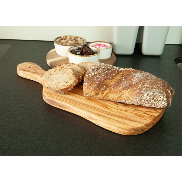 Olivenholzbrett unregelmässig - Schneidebrett & Servierplatte mit Griff für Küche & Esszimmer - Handgefertigt, geölt, MOCA-zertifiziert, 39x18x2.5cm