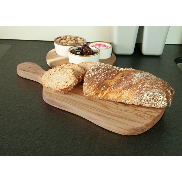 Olivenholzbrett unregelmässig - Schneidebrett & Servierplatte mit Griff für Küche & Esszimmer - Handgefertigt, geölt, MOCA-zertifiziert, 39x18x2.5cm