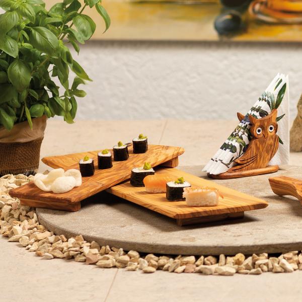 Olivenholz Sushi-Brett mit Füssen - Handgefertigt, antibakteriell & MOCA-zertifiziert - Servierplatte 13x28x1,5cm für Sushi & Antipasti aus Italien