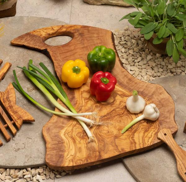 Olivenholz Schneidebrett – Gross, antibakteriell & messerschonend für Küche & Servieren – Handgefertigt, geölt, Unikat, 40-60x40x2cm, aus Italien