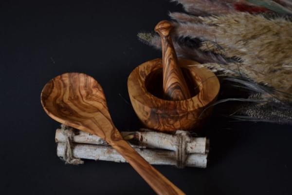 Olivenholz Suppenkelle - Handgefertigt, 35cm lang - Rustikales Design für mediterranes Kochen & Servieren von Suppen & Eintöpfen - Antibakteriell