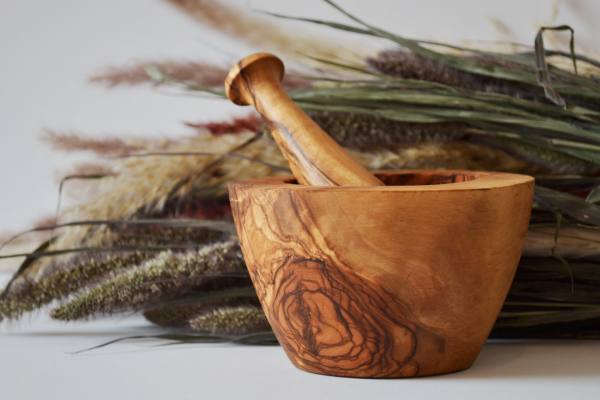 Mörser mit Stössel aus Olivenholz - Handgefertigt, antibakteriell & robust - Zum Mahlen von Kräutern Gewürzen - 13x13cm - Unikat Italien