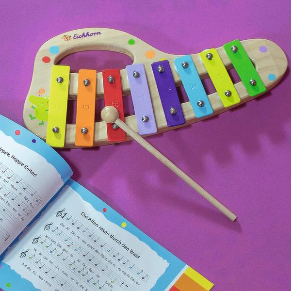 Xylophon aus Kiefernholz - Musikinstrument für Kinder ab 2 Jahren mit 8 Tönen, 1 Klöppel & Liederheft - Spielend Musik entdecken - 30x15cm - Braun/Bunt