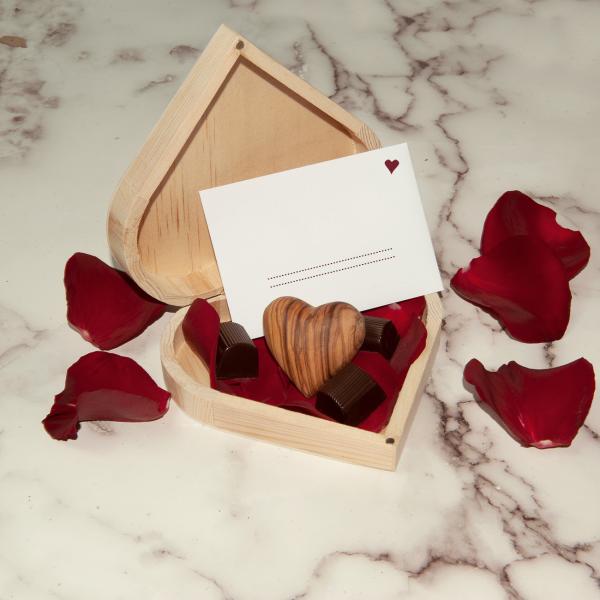 Holzbox Herz mit Magnetverschluss - Aufbewahrungsbox aus Piniensperrholz natur 15x15x4cm - Ideal für Geschenke & Deko - Zum Bemalen