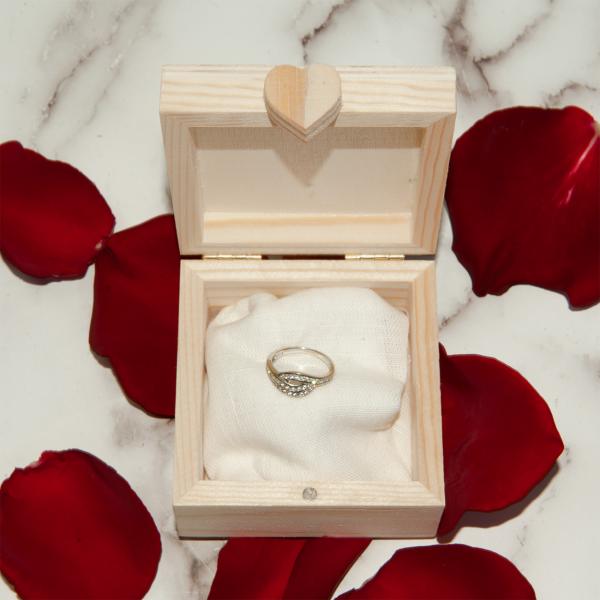 Holz Aufbewahrungsbox mit Herz - Naturdesign für Schlüssel & Geschenke - 7,5x8x4,5 cm - Zum Bemalen & Dekorieren - Piniensperrholz