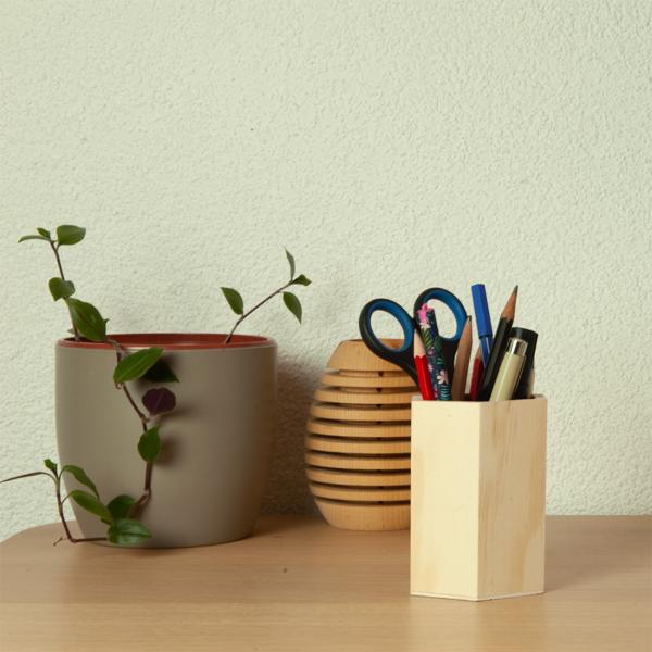 Stiftehalter Holz sechseckig - Natur Design, 10x8 cm - Kreativ gestaltbar für Homeoffice, Küche, Schlafzimmer - Nachhaltige Organisation - Braun Sperrholz