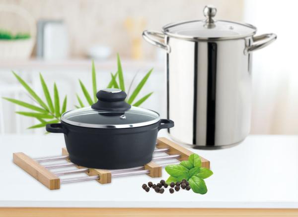 Ausziehbarer Topfuntersetzer aus Bambus mit Edelstahl-Streben - Schutz für Oberflächen vor Kratzern & Flecken - Braun/Silber - 21.5x22x2.2cm