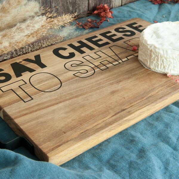 Schneide- und Servierbrett Akazienholz - rechteckig mit Metallgriff für Brot Aufschnitt Gemüse Wurst - 35,5x21x2cm - Natur Braun - Deko Küchenbrett