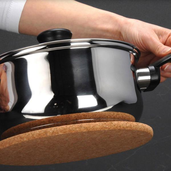 Magnetischer Kork Untersetzer für Töpfe Pfannen Karaffen - Haftet automatisch am Boden - 21x21cm - Schutz vor Brandflecken Kratzern