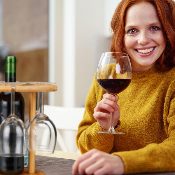 Weinglas- & Sektgläser-Halter aus Bambus - Praktischer Ständer für 6 Gläser & Weinflasche - Rustikal edles Design - 25x25cm - Perfekt zum Servieren