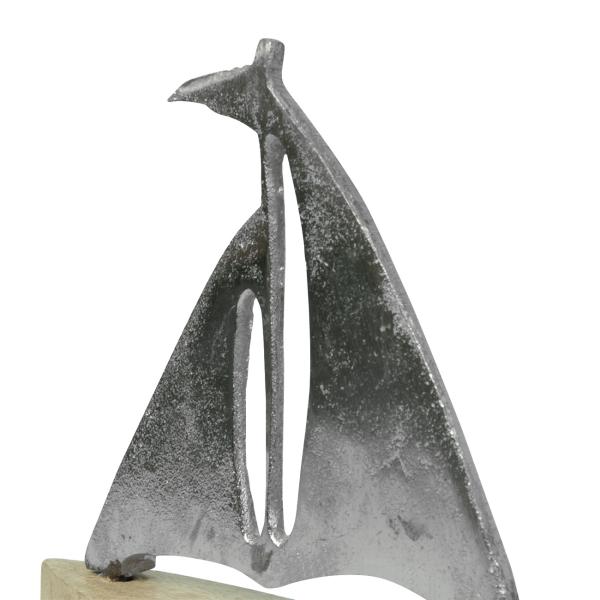 Segelboot Deko aus Aluminium - Edle Dekoration für Wohnräume - Mangoholz-Sockel - Braun, Silber - Maritim - 17x17x6cm - Handgefertigt