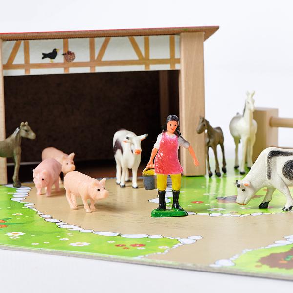 Bauernhof aus Holz – 20-teiliges Spielset mit 2 Gebäuden, Spielplatte, Figuren, Tieren, Zäunen – Pädagogisch wertvoll für Kinder ab 3 Jahren