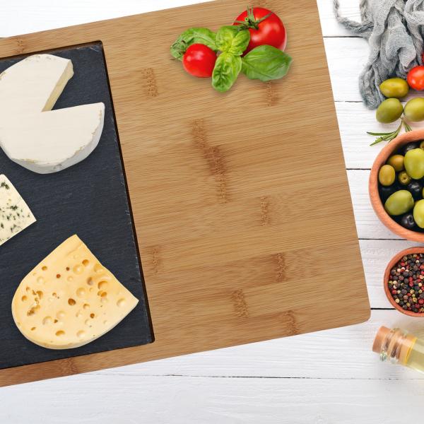 Schneidebrett Bambus mit Griff & Schiefereinsatz - Servierplatte für Sushi, Tapas, Käse, Desserts - Robust, hygienisch, 30.6x25x2cm