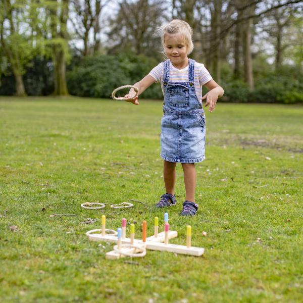 Outdoor Ringwurfspiel aus Kiefernholz - Wurfspiel mit Sisalringen, 50x50cm - Geschicklichkeitsspiel für Kinder ab 3 Jahren - Fördert Motorik & Lernen