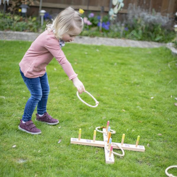 Outdoor Ringwurfspiel aus Kiefernholz - Wurfspiel mit Sisalringen, 50x50cm - Geschicklichkeitsspiel für Kinder ab 3 Jahren - Fördert Motorik & Lernen