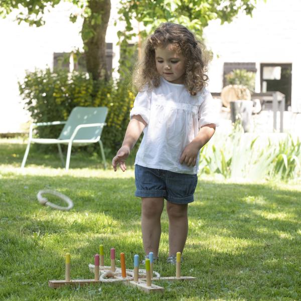 Outdoor Ringwurfspiel aus Kiefernholz - Wurfspiel mit Sisalringen, 50x50cm - Geschicklichkeitsspiel für Kinder ab 3 Jahren - Fördert Motorik & Lernen