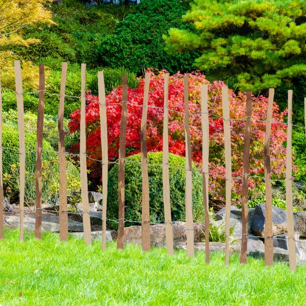 Haselnuss-Staketenzaun - robuster Gartenzaun 90x500cm - naturbelassenes Holz mit Draht - witterungsbeständig & stabil - Beetumrandung - einfacher Aufbau