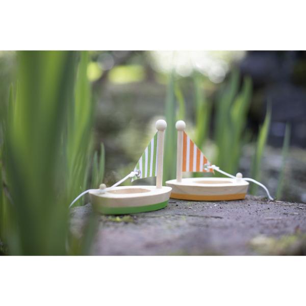 Badeboote 2er-Set - Wasserspielzeug aus Kiefern- & Birkenholz - Mit Segel & Seil - Für Badewanne, Planschbecken & Schwimmbad - L: 22,6 cm