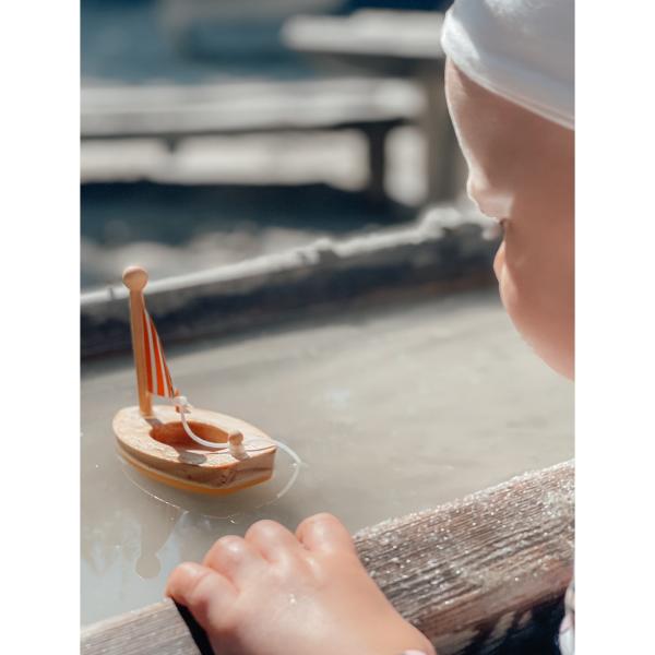 Badeboote 2er-Set - Wasserspielzeug aus Kiefern- & Birkenholz - Mit Segel & Seil - Für Badewanne, Planschbecken & Schwimmbad - L: 22,6 cm