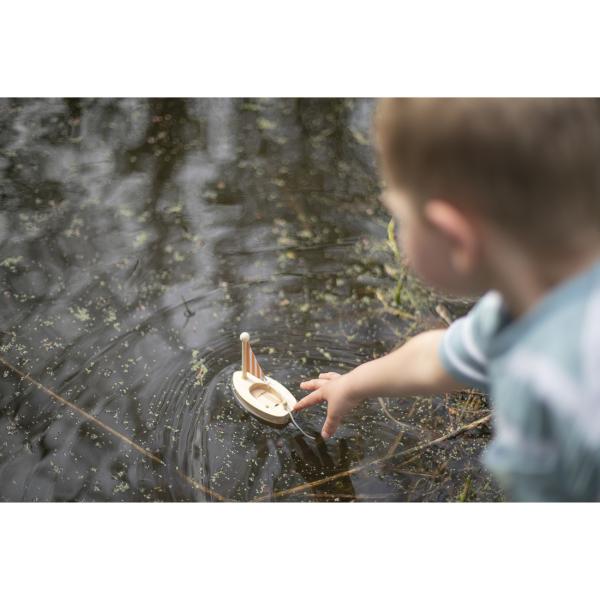 Badeboote 2er-Set - Wasserspielzeug aus Kiefern- & Birkenholz - Mit Segel & Seil - Für Badewanne, Planschbecken & Schwimmbad - L: 22,6 cm