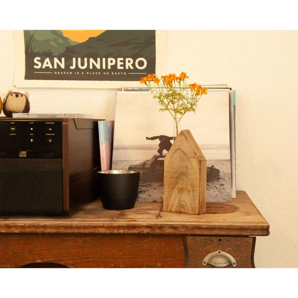 Aufsteller Haus aus Mangoholz mit Glasröhrchen - Elegante Blumenvase für einzelne Akzentblumen - Minimalistisches Design, Indoor Deko, 9x18x3 cm