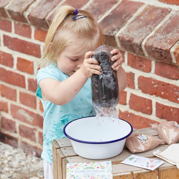 Samenbomben Kit zum Selbermachen - 30 bunte Blumenmurmeln mit Saatgut, Gartenerde, Lehmpulver & Anleitung - 100% Naturmaterialien