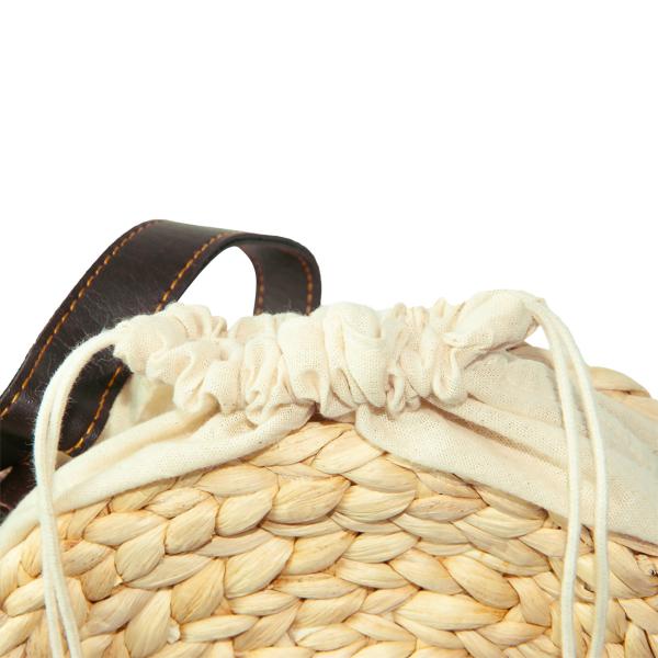 Runde Umhängetasche aus Naturmaterialien - Beige/Braun mit Lederriemen - Boho Chic Accessoire - Ø 20cm - Handgefertigt - Platz für Smartphone & Co.