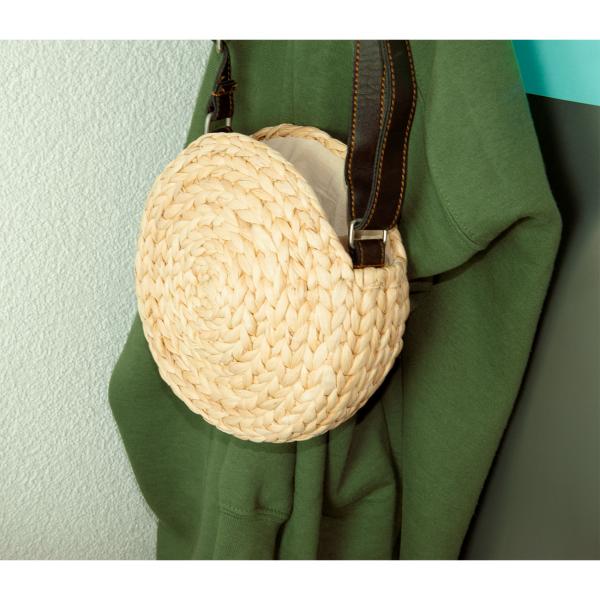 Runde Umhängetasche aus Naturmaterialien - Beige/Braun mit Lederriemen - Boho Chic Accessoire - Ø 20cm - Handgefertigt - Platz für Smartphone & Co.
