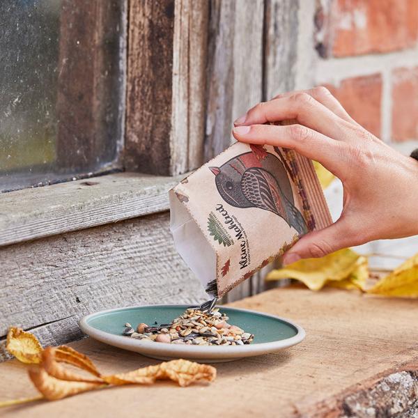 Vogelfutter "Kleine Mahlzeit für Vögel" - Festschmaus für gefiederte Freunde in Tütchen - 25g Inhalt - Mit Getreide, Saaten & Erdnüssen