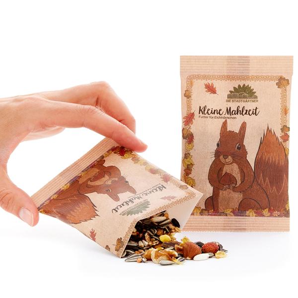 Eichhörnchenfutter Festschmaus - Kleine Mahlzeit für Eichhörnchen - Haselnüsse, Walnüsse, Hagebutten, Rosinen, Zedernüsse - 25g - Ganzjahresfutter