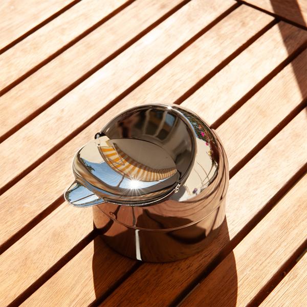 Aschenbecher mit Klappe - Edles Design, Geruchsdicht & Hygienisch - Verchromtes Metall, Ø 9 cm - Für Innen- & Aussenbereich, Gastronomie geeignet