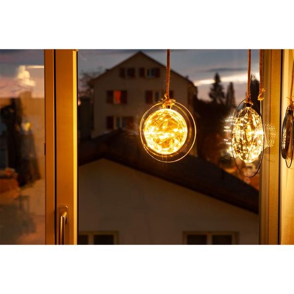 LED Hängekugel-Deko beleuchtet - Flache Christbaumkugel für Fenster- & Türdeko - Ø 15 cm, bernstein - Magische Weihnachtsdeko zum Aufhängen