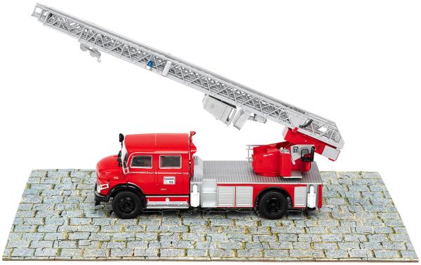 Feuerwehr Adventskalender – Baue dein eigenes Löschfahrzeug Mercedes-Benz Rundhauber mit Drehleiter - 24 Bauteile, Werkzeug & Buch